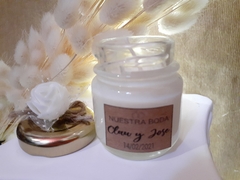 frasquito con vela de soja aromatica con flores en internet