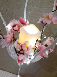 Imagen de centro de mesa corona con luces led y flores
