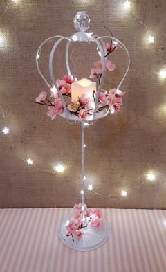 centro de mesa corona con luces led y flores