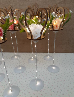 centro de mesa corona con flores y luz led 30 cm