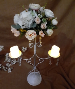 Centro de mesa candelabro con flores y caireles - tienda online