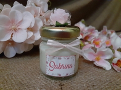 Imagen de frasquito con vela de soja aromatica con flores
