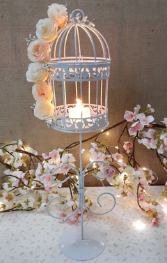 jaula con pie de hierro con flores y vela led - comprar online