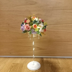 Centro de mesa floral 45 cm con caireles y luces led - Somos tu Evento