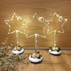 centro de mesa estrella con luces led y flores