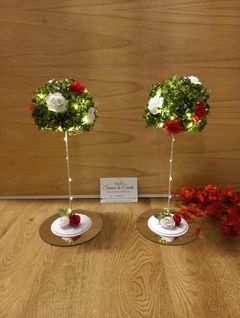 Imagen de CENTRO DE MESA ARBOL CON ESPEJO FLORES Y LUCES LED