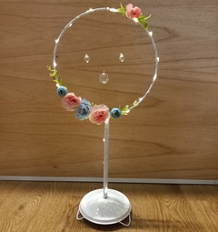 Centro De Mesa Aro con pie, flores, caireles y luces led - comprar online