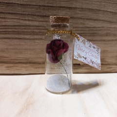 souvenir frasquito con rosa y givre