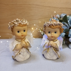 Imagen de ANGEL BLANCO Y DORADO REZANDO ARRODILLADO CON LUZ MULTICOLOR COMUNION