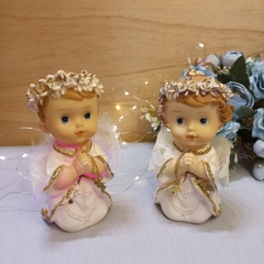 ANGEL ARRODILLADO 10 CM CON LUZ MULTICOLOR - comprar online