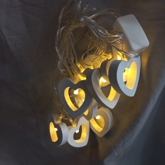 GUIRNALDA LED CORAZONES MADERA en internet