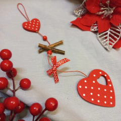 DECO ABOLITO ADORNO NAVIDAD MADERITA COLGORIO ROJO