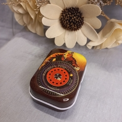 Lata mini pastillero autos motos ruras 5.5*3.5*2.3 CM en internet