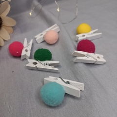 BROCHECITOS CON POMPON