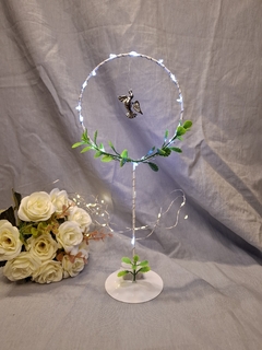 centro de mesa chico 25cm aro con dije y hojas