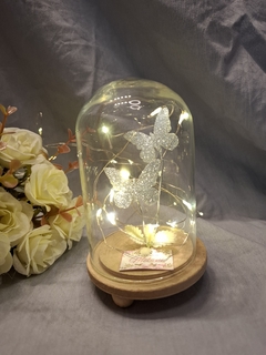 Imagen de souvenir cupula con mariposas