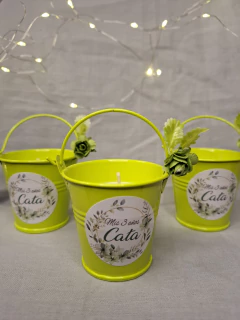 souvenir mini balde color con vela de soja - tienda online