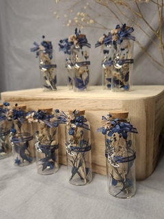 souvenir frasquitos flores secas y dije - Somos tu Evento