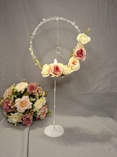 centro de mesa aro acrilico con flores y cairel - comprar online