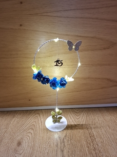 Centro de mesa chico 25cm aro con pie dije flores y mariposa en internet