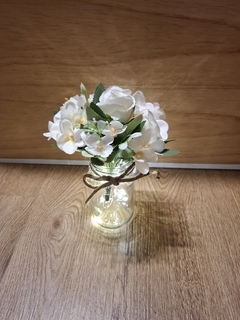 centro de mesa frasco con flores luz led