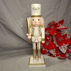 CASCANUECES DE MADERA 25CM BLANCO Y DORADO - Somos tu Evento