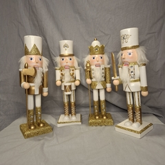 CASCANUECES DE MADERA 25CM BLANCO Y DORADO - comprar online