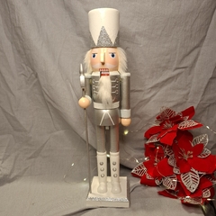 CASCANUECES DE MADERA 38CM BLANCO Y PLATEADO - Somos tu Evento