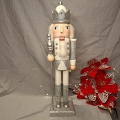 CASCANUECES DE MADERA 38CM BLANCO Y PLATEADO - Somos tu Evento