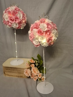 Centro De Mesa Topiario Floral Con Coronita Y Luces Led