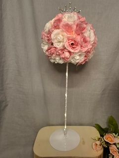Imagen de Centro De Mesa Topiario Floral Con Coronita Y Luces Led