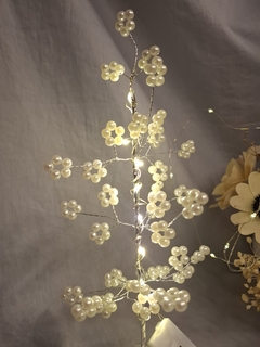 arbol con perlitas y luz en internet