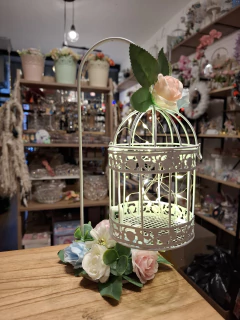 Centro De Mesa Jaula Luces Con Pie Gancho Y Flores - Somos tu Evento