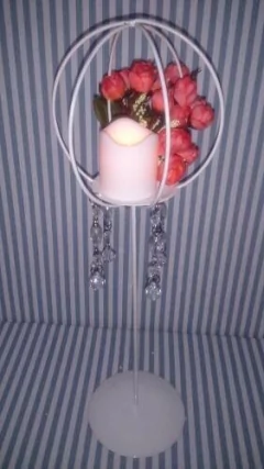 Imagen de Centro De Mesa Candelabro 43cm Vela Led Flores Caireles