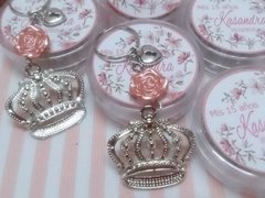 souvenir llavero corona con cajita - Somos tu Evento