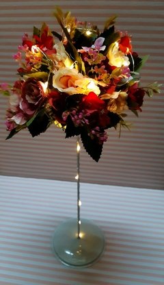 Imagen de Centro de mesa rejita flores y luz led 40 cm