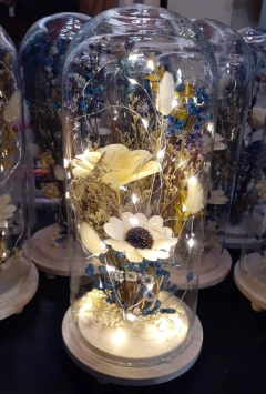 cúpula de vidrio con flores secas y luz led 27 cm - comprar online