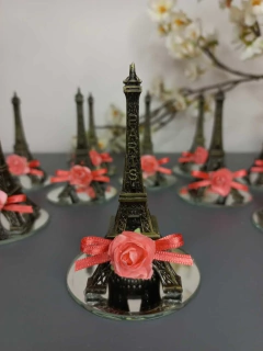 Souvenir Torre Eiffel Con Flor Y Espejo en internet
