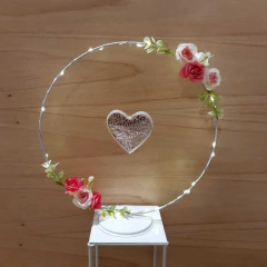 centro de mesa aro de hierro con flores y aplique - comprar online