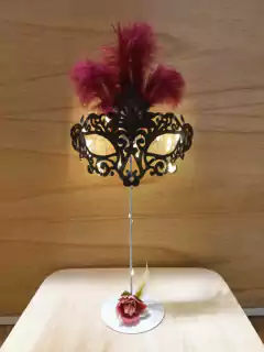 Centro de mesa antifaz con luces led en internet