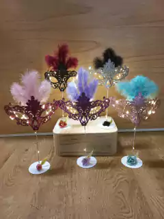 Centro de mesa antifaz con luces led - tienda online