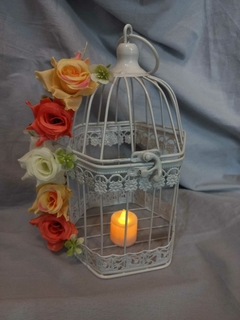 CENTRO DE MESA jaula hexagonal 26 cm con flores y vela led - comprar online