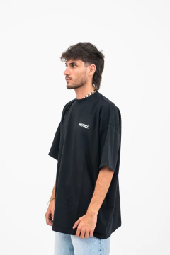 REMERA MISTICO BRAND NEGRA en internet