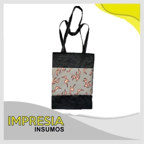 Bolsa de dama en Jean tipo bolsa apaisado. Medidas: 37 x 27cm.