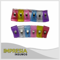 Brochecitos plasticos de colores, blister x 12 unid