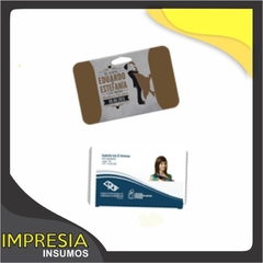 Credencial plastica 4 (horizontal con ojal externo). Medidas 8,5 x 5,4cm.