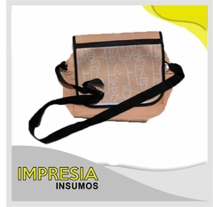 Bolso con solapa tipo morral A4 en ecocuero.