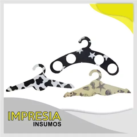 Perchas para chalinas (medidas 30 x 17 cm).