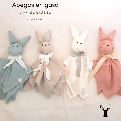 Apegos en gasa conejos mediano con sonajero - comprar online