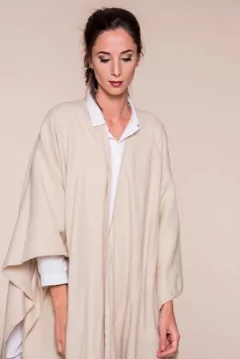 RUANA LISO CREMA en internet